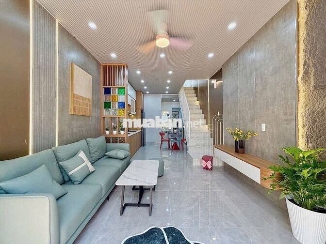 Nhà xây mới Hàn Mặc Tử 3PN giếng trời vài bước chân ra đường oto
