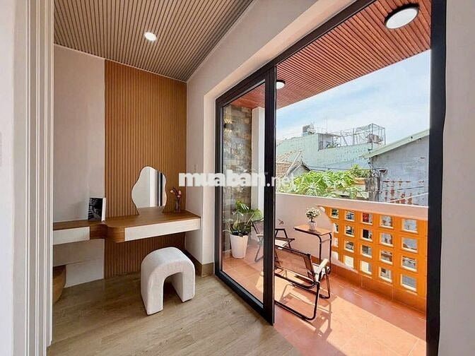 Nhà xây mới Hàn Mặc Tử 3PN giếng trời vài bước chân ra đường oto