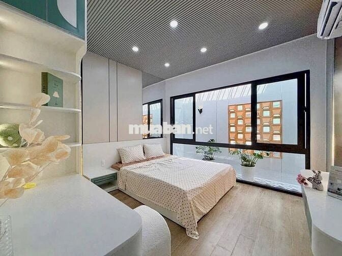 Nhà xây mới Hàn Mặc Tử 3PN giếng trời vài bước chân ra đường oto