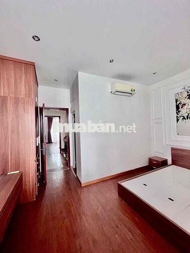 Nhà hẻm xe hơi 5 tầng xây kiên cố 4.5x16m còn mới ở ngay