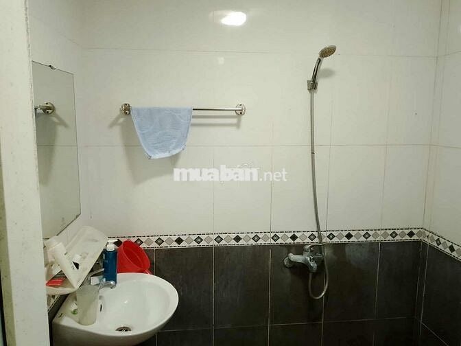 Cho thuê chung cư 3 ngủ 2 vệ sinh, ngay sau bến xe Nước Ngầm