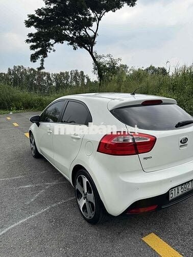 Kia Rio 2013 - AT