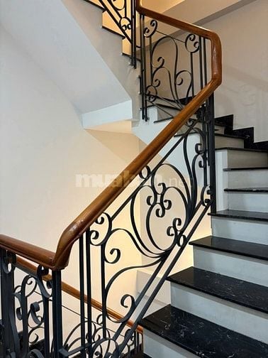 Bán nhà mặt tiền đường Lê Văn Lương, phường Tân Phong, Quận 7, TP. HCM
