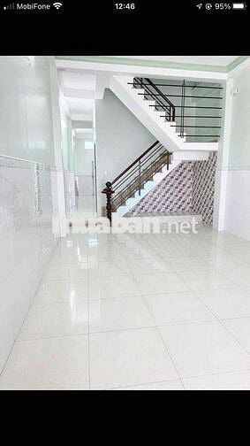 nhà trệt 2 lầu 4 pn 2 pn hở  2 wc hẻm xe hơi