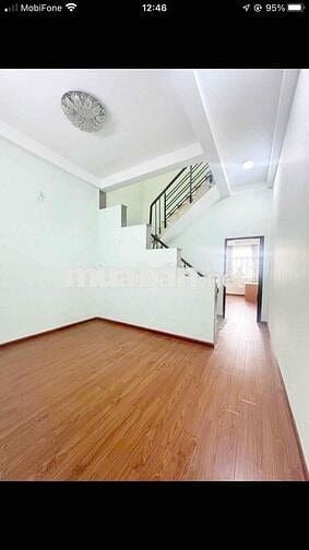 nhà trệt 2 lầu 4 pn 2 pn hở  2 wc hẻm xe hơi