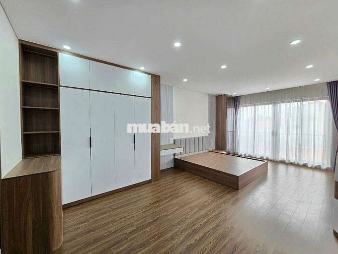 Bán nhà mặt phố kinh doanh Vũ Xuân Thiều -Sài Đồng. Đường 4 ô tô tránh