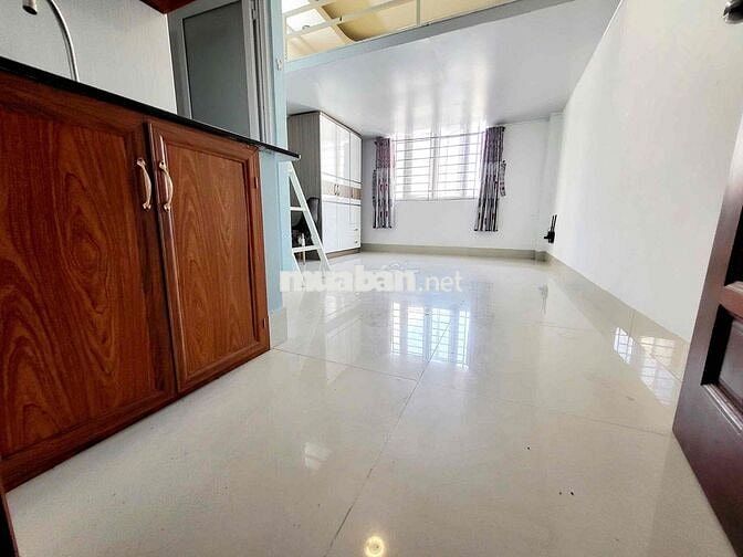 Duplex rộng thênh thang gần ngay nhà thờ Ba Chuông