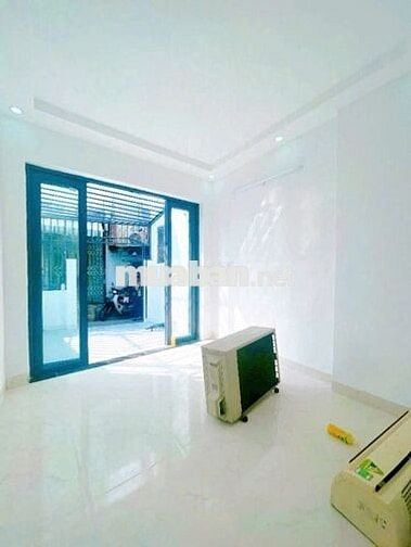 NHÀ BẾN VÂN ĐỒN Q4- 2 LẦU- 67m2 - KO QH- GIÁ 4 TỶ NHỈNH
