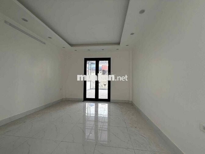 Phố PHÙNG CHÍ KIÊN - CẦU GIẤY, 50m2 x 6T, MT:4m, Thông sàn, Thang máy.