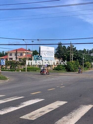 Nhà đất vườn 2.715m2,3PN đối diện KCN Đất Đỏ,gần biển,chợ, trường học