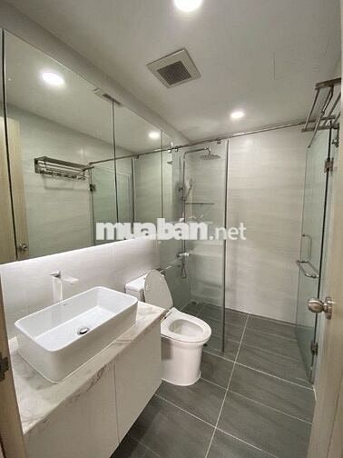 Cho thuê căn hộ Park Legend, 42m2, 1PN riêng, 1WC, full, giá 11tr