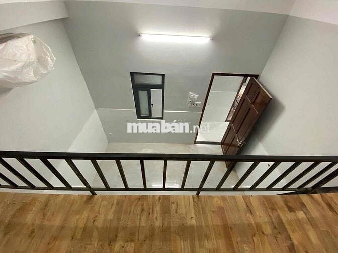 Trống Lại Căn Duplex Cửa Sổ Trời