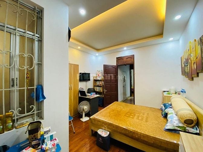 Bán nhà 5 tầng phố Hoàng Quốc Việt, 65m2, ô tô tránh, phân lô. 21,5 tỷ