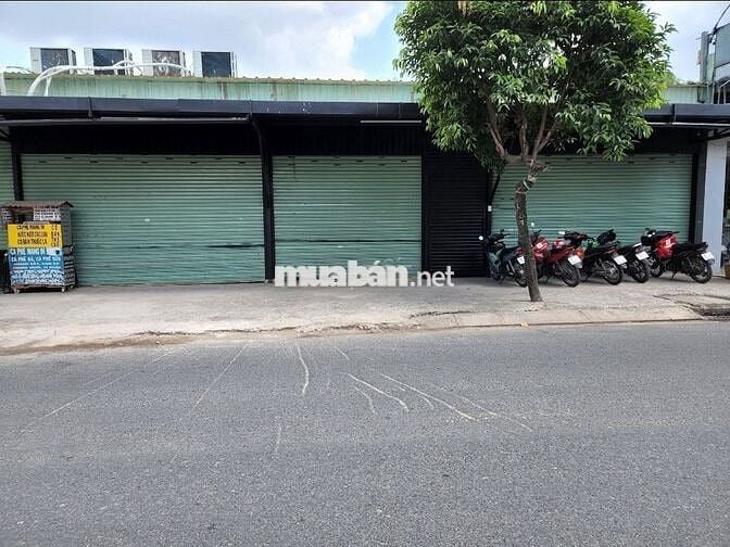 Cho thuê nhà mặt tiền Hóc Môn, DT 16x20m trống suổt khu đông dân