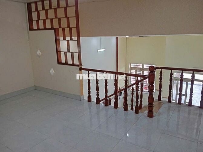 Nhà nguyên căn, hẻm oto, 129m2, 4 phòng ngủ, gần ngã 3 Sáu Đúng