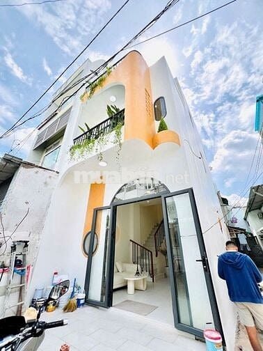 Bán nhà 3 lầu,3p,hẻm ô tô đường TTH08,Tân Thới Hiệp Q12. Giá : 4,98 tỷ