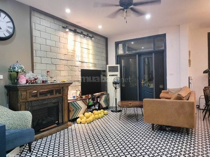 Phố Trần Thái Tông Nhà Đẹp Ở Ngay - Vỉa Hè 2m Ô Tô Đỗ Cửa - 22.5 Tỷ