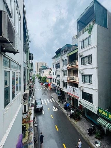 Phố Trần Thái Tông Nhà Đẹp Ở Ngay - Vỉa Hè 2m Ô Tô Đỗ Cửa - 22.5 Tỷ