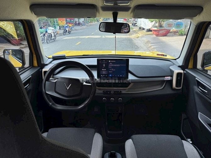 VinFast VF3 Vàng 2024 Thuê Pin 900k xe đẹp như mới 