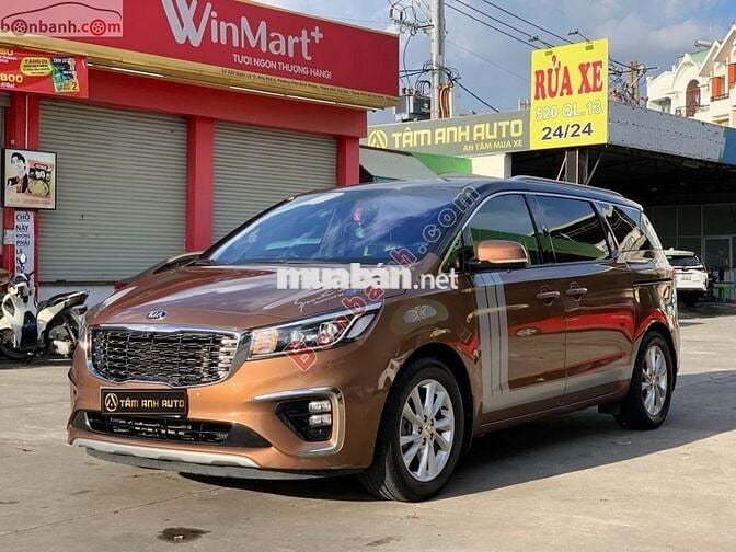 Kia_Sedona_Lux_2021