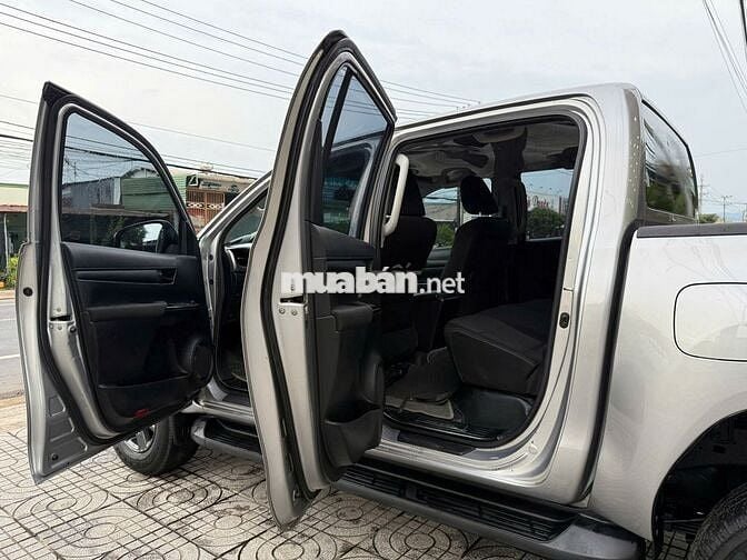Toyota Hilux 2021 2.4E 4x2 AT - Cực chất