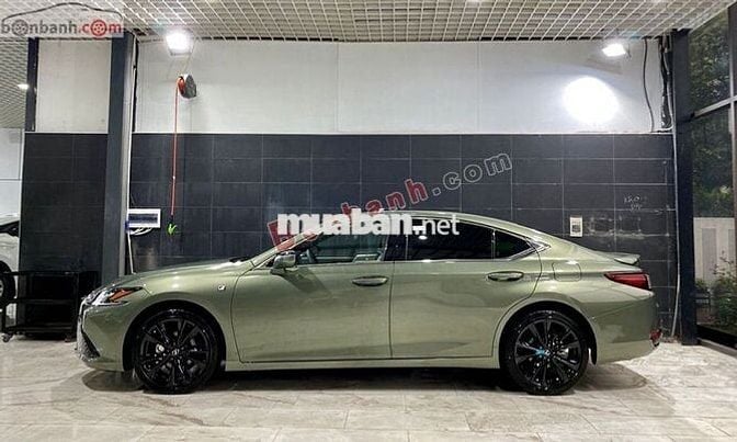 Lexus ES 250 F Sport 2025