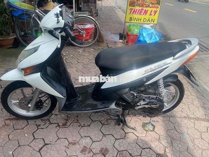 xe Click trắng