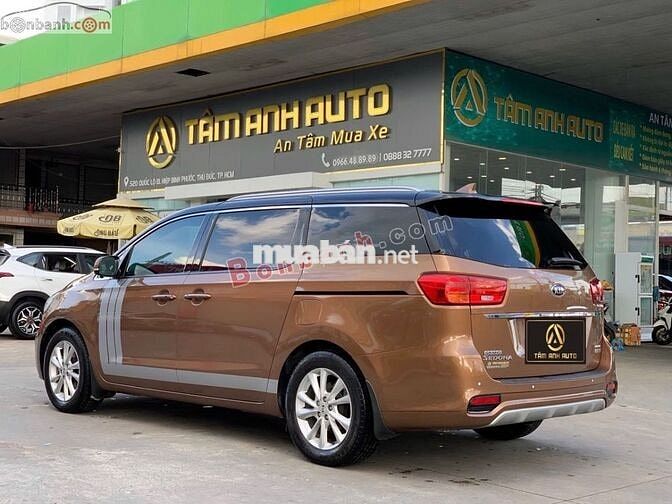 Kia_Sedona_Lux_2021