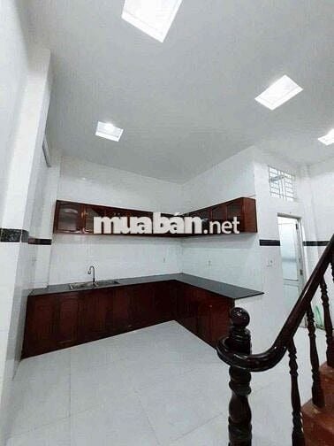 Mặt tiền 2 lầu đầu đường Lý Chính Thắng cách mặt tiền 3 tháng 2 30m