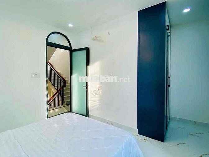 BÁN NHÀ 3 LẦU ĐẸP FULL NT-  DTSD 130M2– 5TY950- CÔNG VIÊN LÀNG HOA GV