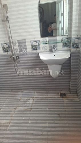Cho thuê nhà nguyên căn hẻm 30 /99 Lâm Văn Bền, phường Tân Kiểng, Q7. 