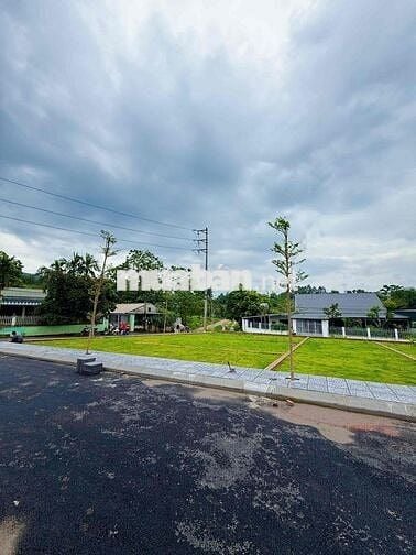 Đất sổ đỏ 100m2. Cách quốc lộ 21A chỉ 50m2 tại Phú cát, Hà Nội