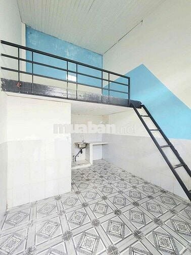 NGAY CẦU VƯỢT LINH XUÂN SÁT THỦ ĐỨC.,