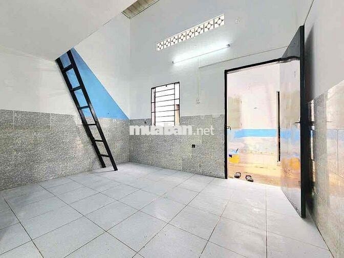 NGAY CẦU VƯỢT LINH XUÂN SÁT THỦ ĐỨC.,