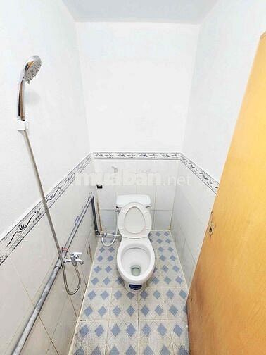 NGAY CẦU VƯỢT LINH XUÂN SÁT THỦ ĐỨC.,