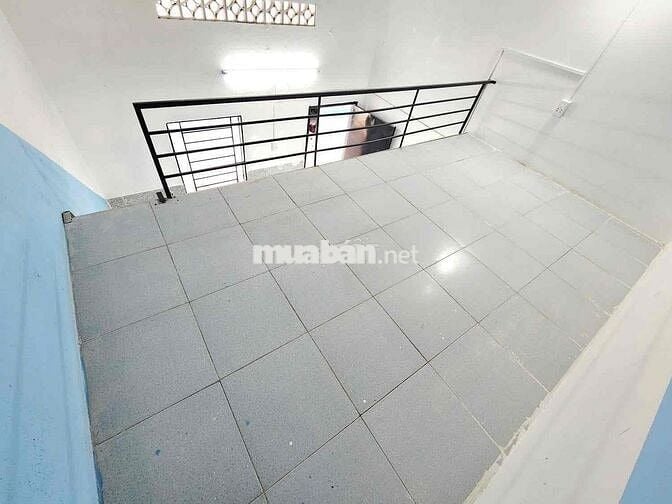 NGAY CẦU VƯỢT LINH XUÂN SÁT THỦ ĐỨC.,