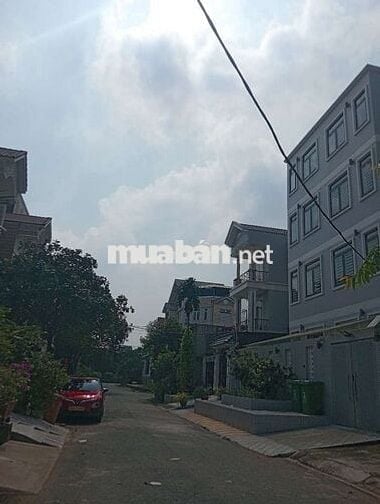 Biệt thự 3 tầng đường số 9 ấp 5 phong phú DT 7 x 19.5m trệt 3 lầu