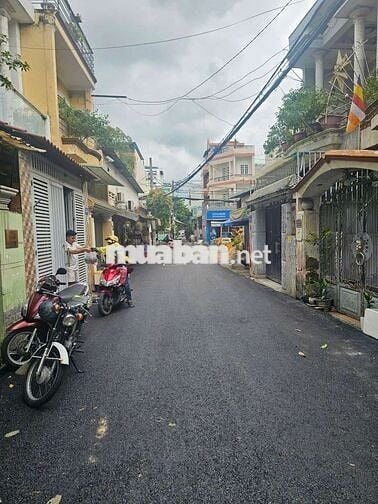 Mặt tiền đường số . Đường thông 3 đường lớn