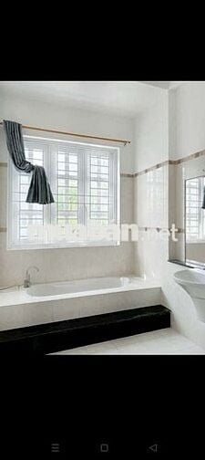 Biệt thự 3 tầng đường số 9 ấp 5 phong phú DT 7 x 19.5m trệt 3 lầu