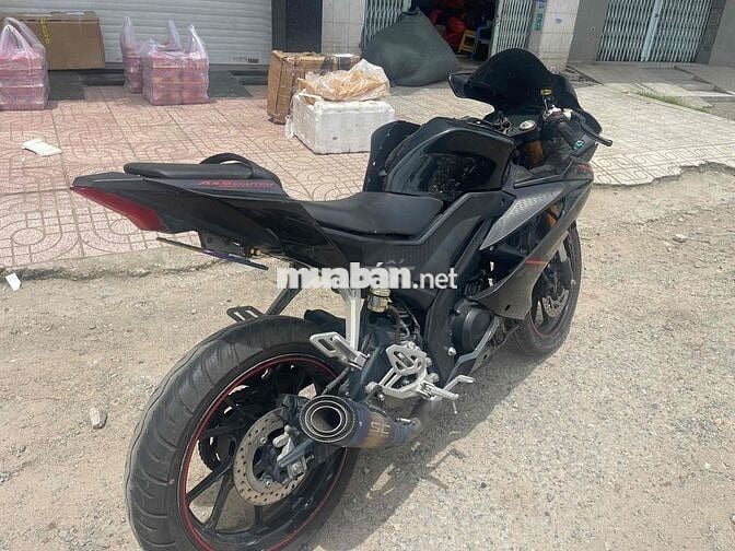 r15 xe đep nhiều đồ chơi như hình