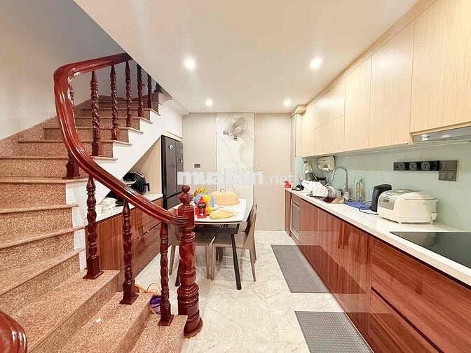 Bom Vip Lạc Long Quân 40m2 - 5 Tầng - 10m Ra Oto tránh nhà dân xây 12