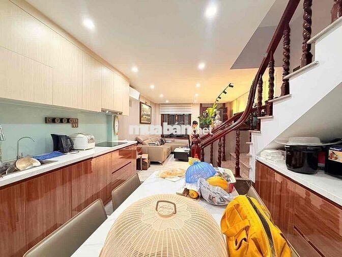 Bom Vip Lạc Long Quân 40m2 - 5 Tầng - 10m Ra Oto tránh nhà dân xây 12