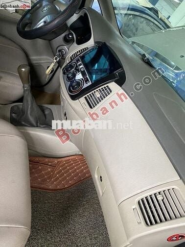Toyota Innova 2.0E 2015 vàng đồng