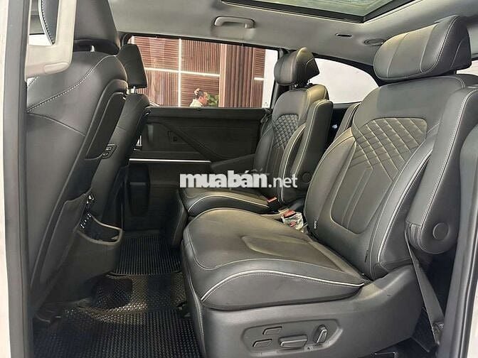 Hyundai Custin 2023 Cao Cấp 2.0T,màu trắng,21000km