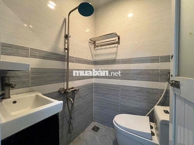 PASS GẤP CĂN STUDIO CỬA SỔ TRỜI NGAY CỔNG SAU VĂN LANG ĐI XE 5’