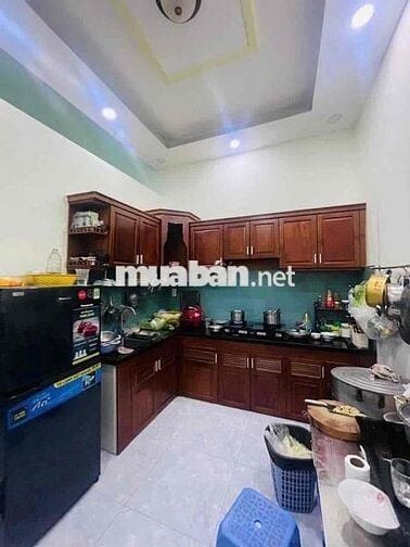 Nhà C4 - 2pn- Cách mt vài Bước Chân - Giá tốt- Vị trí đẹp