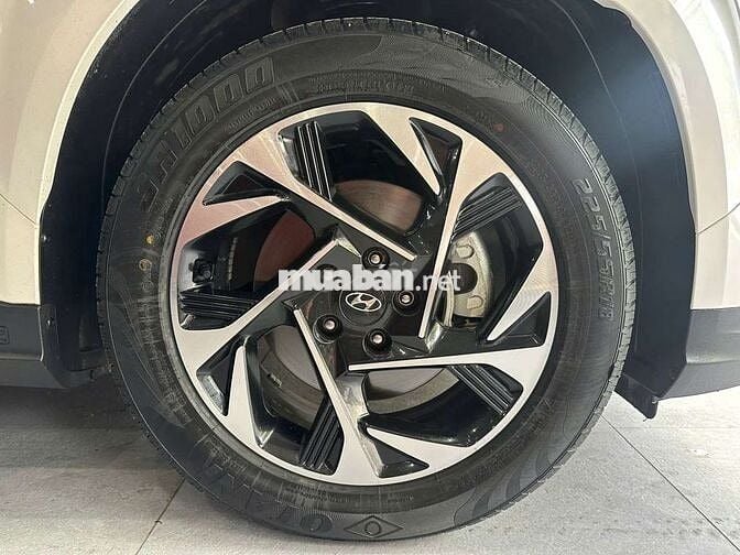 Hyundai Custin 2023 Cao Cấp 2.0T,màu trắng,21000km