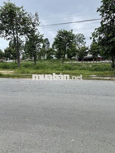 CHỦ CẦN TIỀN BÁN NHANH LÔ ĐẤT VUÔNG VỨC, GẦN KÊNH RẤT MÁT MẺ
