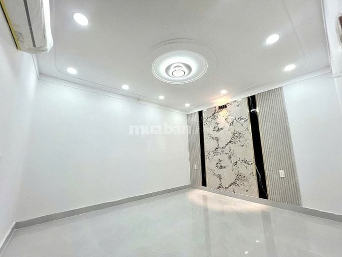 Bán nhà phố đẹp hxh 749 Huỳnh Tấn Phát, phường Phú Thuận, Quận 7,