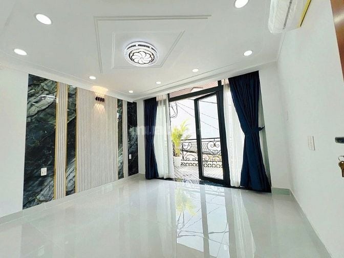 Bán nhà phố đẹp hxh 749 Huỳnh Tấn Phát, phường Phú Thuận, Quận 7,